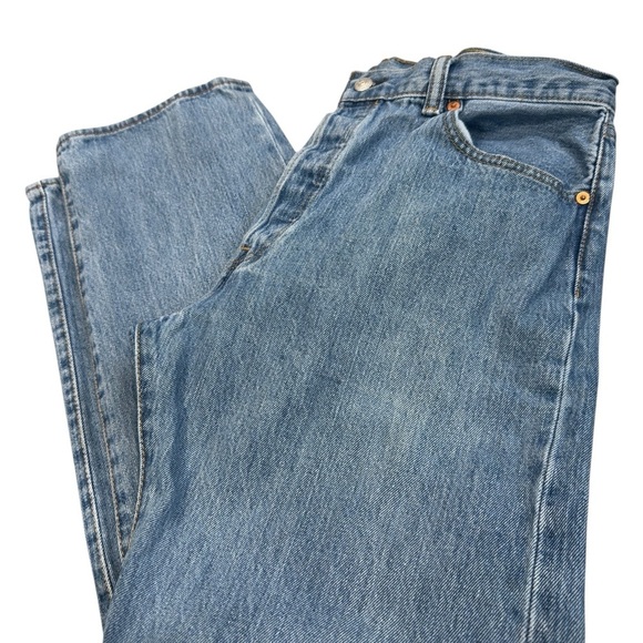 Levi’s 501 Original Fit Blue Jeans Denim LightWash  Button Fly Closure 36 X 30 - Picture 8 of 9
